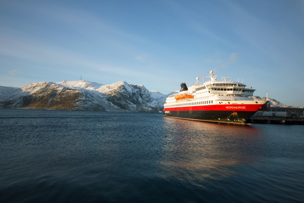 Copyright: Tord-Erik Andresen Utsikt over sjøen og Hurtigruten fra Scandic Bryggen
